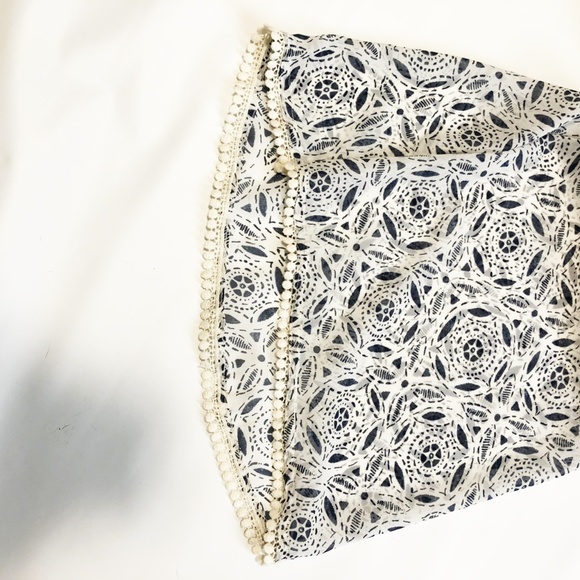 Abercrombie & Fitch cold shoulder top - Picture 4 of 8